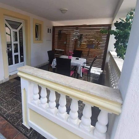 Apartments Robi- Swimming Pool And Beautiful Garden Kampor Exterior foto