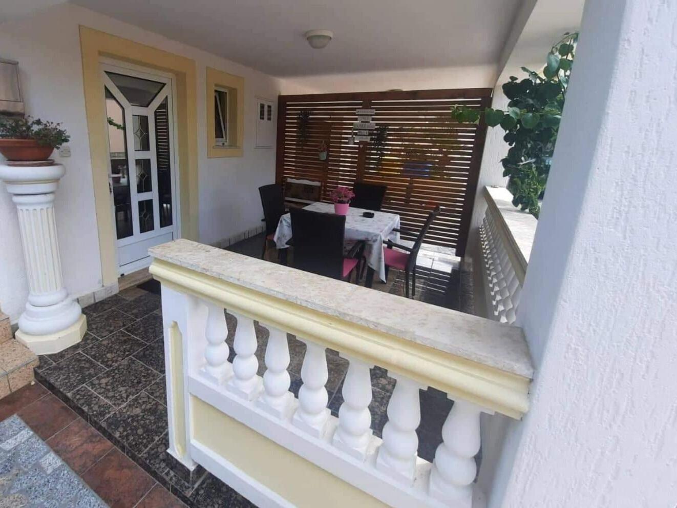 Apartments Robi- Swimming Pool And Beautiful Garden Kampor Exterior foto